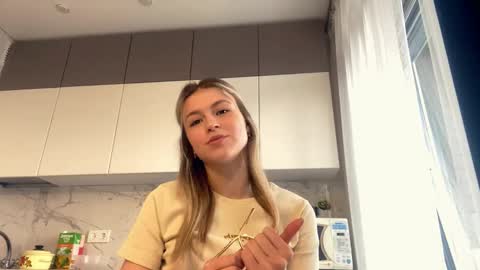 Kira online show from March 2026 01:47:01 PM