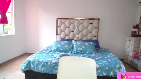 Snapshot of madeyn_roses chatting on September 2025 09:37:01 PM madelyn roses online show from September 2025 09:37:01 PM