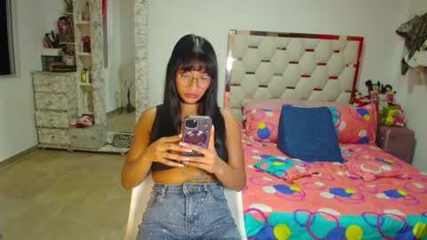 Snapshot of madeyn_roses chatting on November 2025 12:43:01 AM madelyn roses online show from November 2025 12:43:01 AM