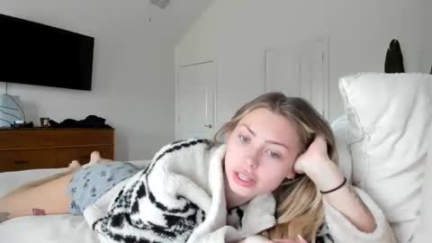 Snapshot of madirose69 chatting on December 2025 03:18:02 PM mari rose online show from December 2025 03:18:02 PM