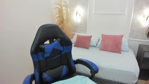 Snapshot of madison_saenzz chatting on May 2026 07:18:01 PM M A D I S O N online show from May 2026 07:18:01 PM