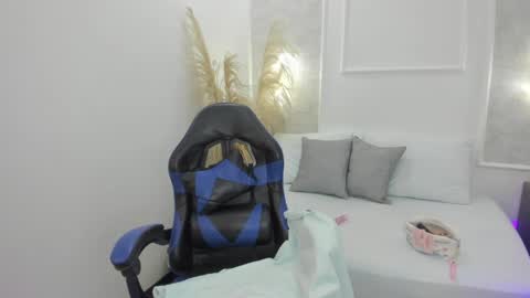 Snapshot of madison_saenzz chatting on June 2026 01:25:02 PM M A D I S O N online show from June 2026 01:25:02 PM