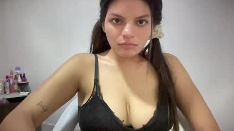 Snapshot of madison_tits chatting on October 2025 06:19:02 AM madison_tits online show from October 2025 06:19:02 AM