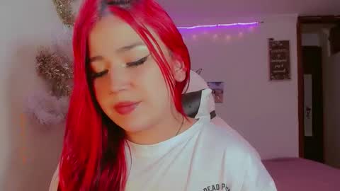 Snapshot of madison_x17 chatting on December 2025 09:32:02 PM madso x17 online show from December 2025 09:32:02 PM