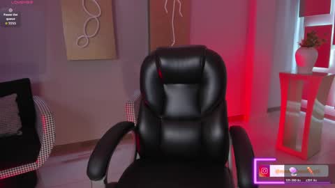 Maddi Collins online show from April 2026 11:19:01 AM