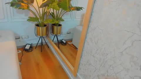 Snapshot of madissonmoore5 chatting on September 2025 12:16:01 PM madissonmoore5 online show from September 2025 12:16:01 PM