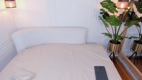 Snapshot of madissonmoore5 chatting on October 2025 12:02:02 PM madissonmoore5 online show from October 2025 12:02:02 PM