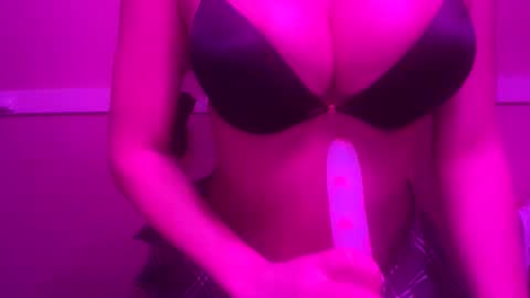 madisthereee online show from March 2026 02:33:01 PM