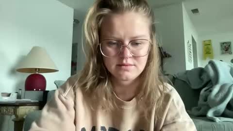 madlymads online show from December 2025 02:23:02 PM