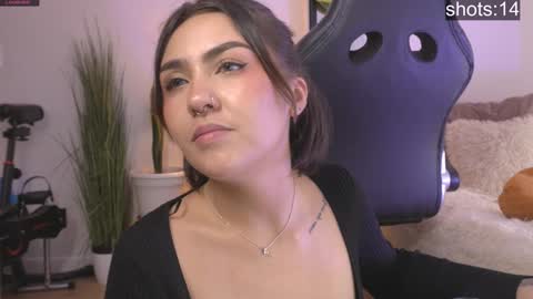 Snapshot of maeeve_ chatting on December 2024 07:55:01 PM Maeve schedule 11 am- 530 pm colombia time online show from December 2024 07:55:01 PM