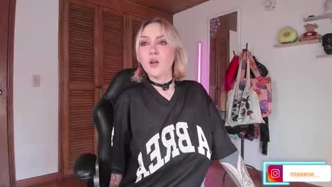 Snapshot of maeeve_ chatting on November 2025 03:54:02 PM Maeve schedule 11 am- 530 pm colombia time online show from November 2025 03:54:02 PM