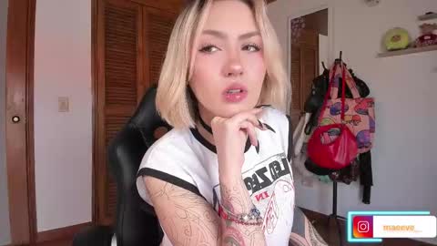 Snapshot of maeeve_ chatting on November 2025 02:06:02 PM Maeve schedule 11 am- 530 pm colombia time online show from November 2025 02:06:02 PM