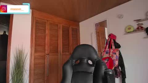 Snapshot of maeeve_ chatting on December 2025 12:47:01 PM Maeve schedule 11 am- 530 pm colombia time online show from December 2025 12:47:01 PM