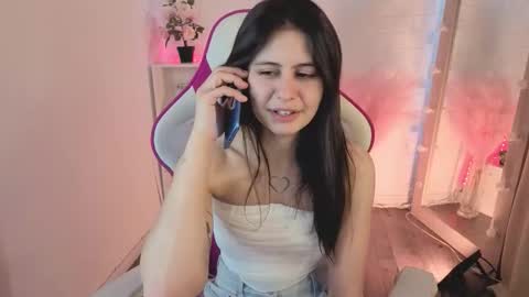 Snapshot of maeren chatting on February 2026 12:33:02 PM Mia online show from February 2026 12:33:02 PM