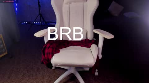 Maevee online show from February 2025 09:37:01 AM