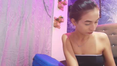 Snapshot of maggie_greene chatting on December 2025 12:43:01 PM Maggie online show from December 2025 12:43:01 PM