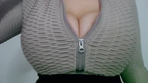 Maggie   online show from December 2024 09:11:01 AM