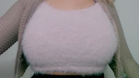 Maggie   online show from December 2024 06:04:02 AM