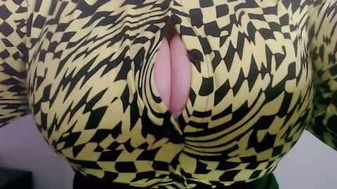 Maggie   online show from January 2025 02:48:02 AM