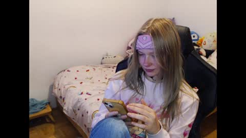 Magdalene Swaggy online show from December 2024 07:04:02 PM