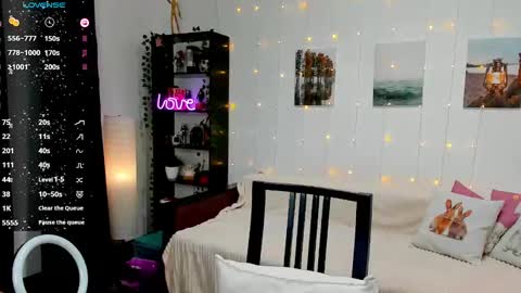 Snapshot of magic_alie chatting on January 2025 08:43:02 PM Magic Allie online show from January 2025 08:43:02 PM