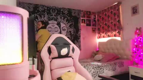 Claire online show from December 2024 08:05:01 PM