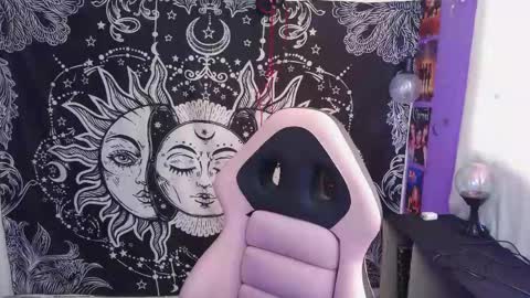 Snapshot of magic_clairewitch chatting on May 2026 01:04:02 PM Claire online show from May 2026 01:04:02 PM