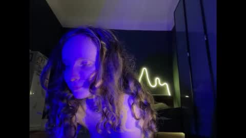 Mikky or Moon online show from October 2025 07:12:02 PM