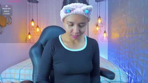 Oliviah online show from May 2026 01:20:02 PM