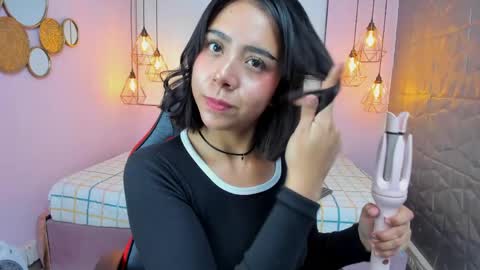 Oliviah online show from June 2026 01:05:02 PM