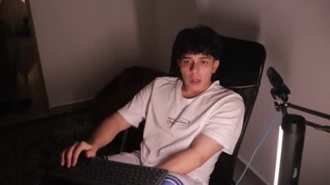 Tony Hoffa online show from November 2025 04:18:01 AM