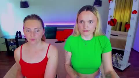 Lili and Bella online show from June 2026 12:22:01 PM