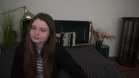 Snapshot of magicpeachhs chatting on June 2026 06:15:01 AM Emily online show from June 2026 06:15:01 AM