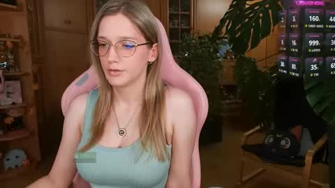 Nicole online show from September 2025 06:41:02 PM