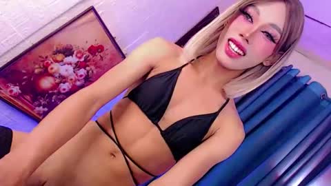 Snapshot of magnifecentcock69_mocah chatting on December 2025 01:27:01 PM Mocah online show from December 2025 01:27:01 PM