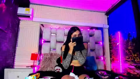mahiara hot online show from May 2026 02:33:01 PM