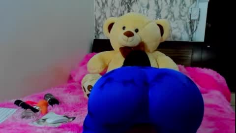 Snapshot of maia_bronce chatting on April 2026 11:43:02 PM Maia Bronce online show from April 2026 11:43:02 PM