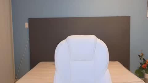 Maiaa Ruiz  online show from December 2024 01:32:02 PM