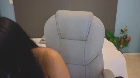 Maiaa Ruiz  online show from November 2025 03:02:01 PM