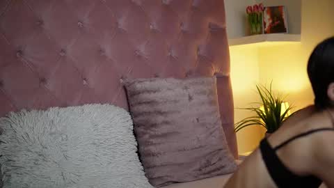  Maia  online show from September 2025 07:29:01 PM