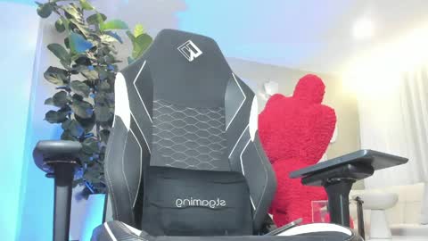 MAICOL  online show from April 2026 11:43:02 PM