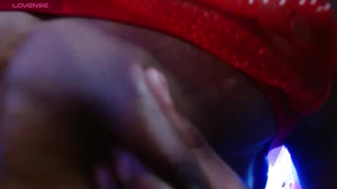 Snapshot of maidi_hot chatting on December 2024 01:35:01 PM Bella Maidi online show from December 2024 01:35:01 PM