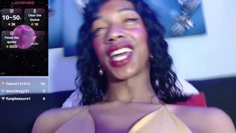 Snapshot of maidi_hot chatting on December 2024 01:28:01 PM Bella Maidi online show from December 2024 01:28:01 PM