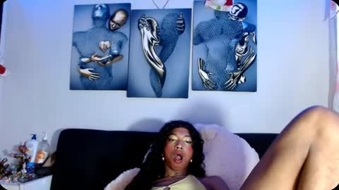 Snapshot of maidi_hot chatting on February 2025 03:31:02 PM Bella Maidi online show from February 2025 03:31:02 PM