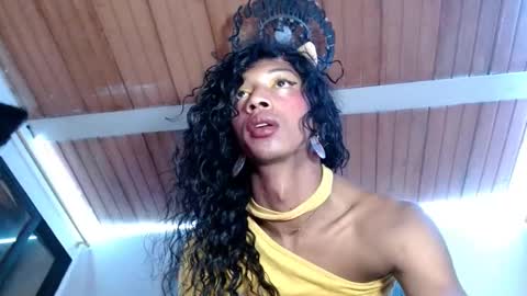 Snapshot of maidi_hot chatting on February 2025 05:53:01 PM Bella Maidi online show from February 2025 05:53:01 PM