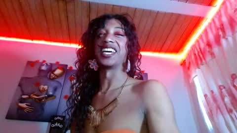 Snapshot of maidi_hot chatting on February 2025 01:47:02 PM Bella Maidi online show from February 2025 01:47:02 PM