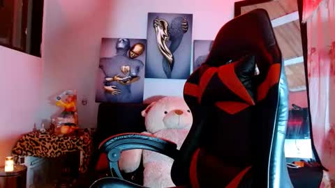 Snapshot of maidi_hot chatting on September 2025 11:10:01 AM Bella Maidi online show from September 2025 11:10:01 AM