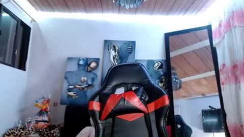 Snapshot of maidi_hot chatting on September 2025 11:21:02 AM Bella Maidi online show from September 2025 11:21:02 AM