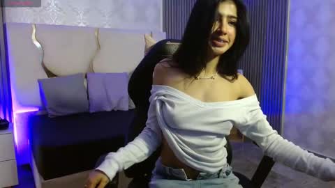 maiily_tay online show from November 2025 12:15:01 PM