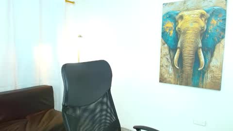 Snapshot of maiki18 chatting on November 2025 10:10:01 PM I am Maik online show from November 2025 10:10:01 PM